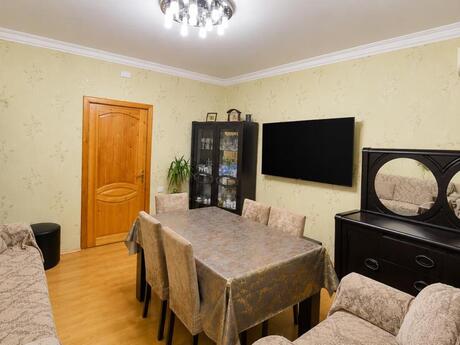 3 otaqlı köhnə tikili - Bakıxanov q. - 80 m²