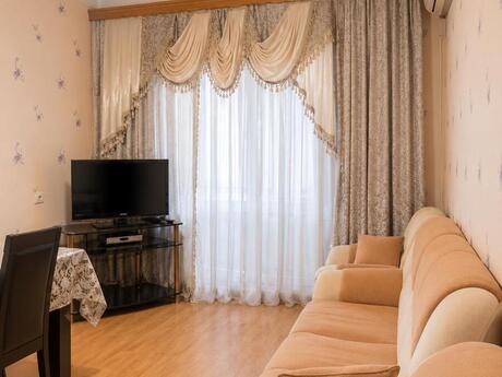 3 otaqlı köhnə tikili - Bakıxanov q. - 85 m²