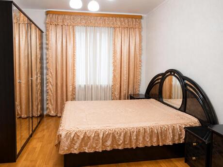 3 otaqlı köhnə tikili - Bakıxanov q. - 85 m²