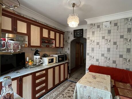 3 otaqlı köhnə tikili - 8 Noyabr m. - 80 m²