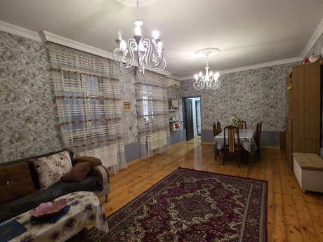 5 otaqlı həyət evi/bağ evi - Qaraçuxur q. - 140 m²