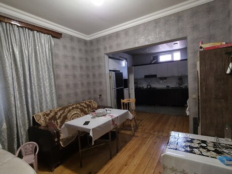 5 otaqlı həyət evi/bağ evi - Qaraçuxur q. - 140 m²