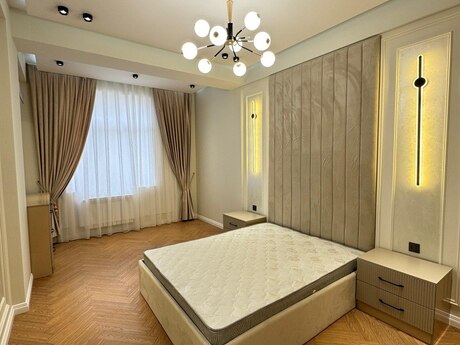 3-комн. новостройка - м. 28 мая - 132 м²