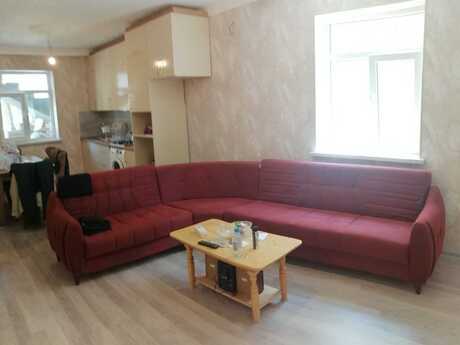 6 otaqlı həyət evi/bağ evi - Saray q. - 200 m²