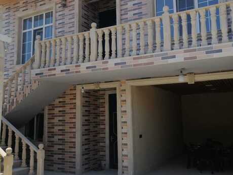 6 otaqlı həyət evi/bağ evi - Saray q. - 200 m²
