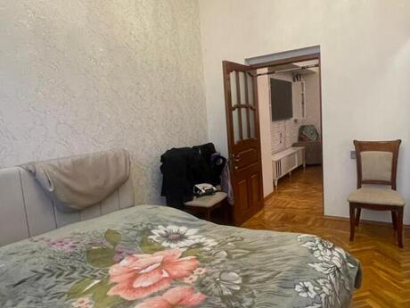 3 otaqlı köhnə tikili - İçəri Şəhər m. - 90 m²