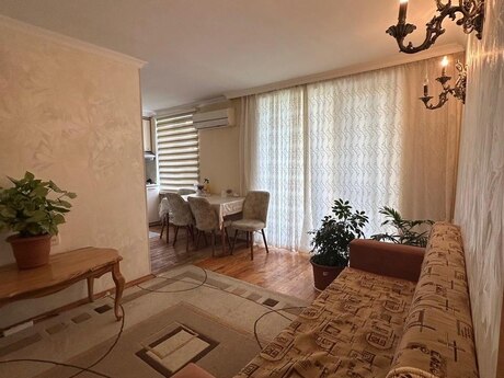 2 otaqlı köhnə tikili - Elmlər Akademiyası m. - 65 m²
