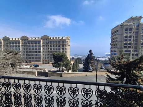 3 otaqlı köhnə tikili - İçəri Şəhər m. - 80 m²