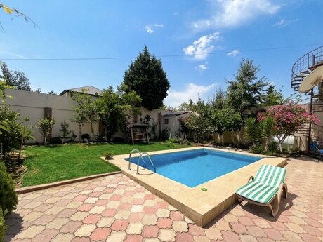 4 otaqlı həyət evi/bağ evi - Novxanı q. - 330 m²