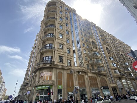 3 otaqlı mənzil, 140 m², Sahil: 650 000 ₼ 2