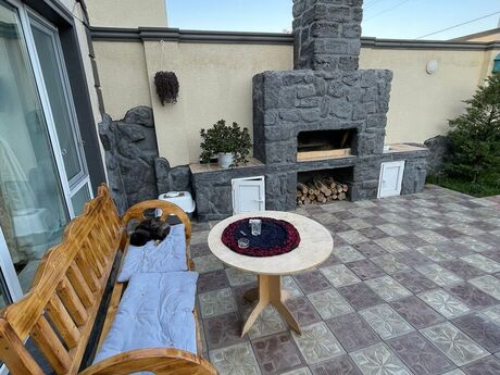 4 otaqlı həyət evi/bağ evi - Şüvəlan q. - 200 m²