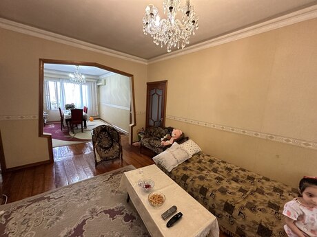 5 otaqlı köhnə tikili - Neftçilər m. - 127 m²