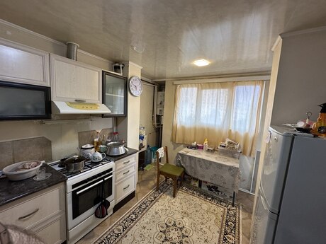5 otaqlı köhnə tikili - Neftçilər m. - 127 m²