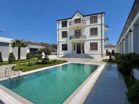 9 otaqlı həyət evi/bağ evi - Mərdəkan q. - 500 m²