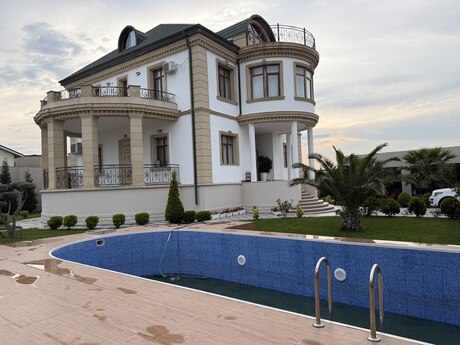 5 otaqlı həyət evi/bağ evi - Mərdəkan q. - 384 m²