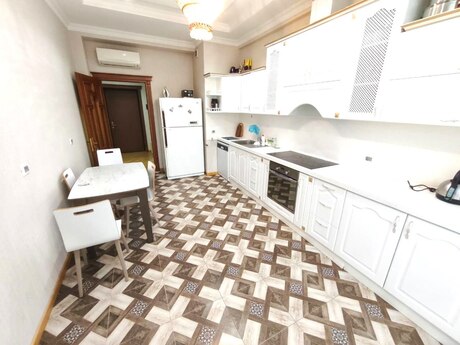 Elan №6116142 - Bakı, Şah İsmayıl Xətai m., 2 otaqlı, 85 m², 2/7 mərtəbə