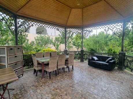 9 otaqlı həyət evi/bağ evi - Novxanı q. - 700 m²