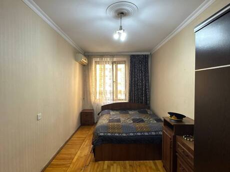 3 otaqlı köhnə tikili - İnşaatçılar m. - 70 m²