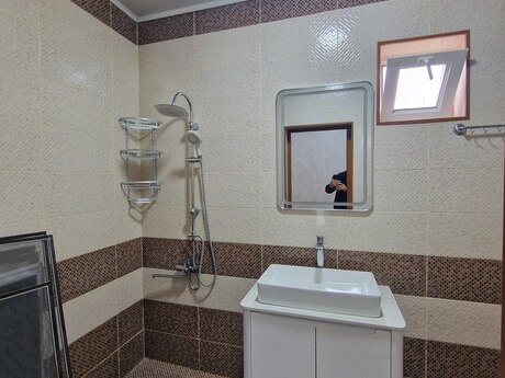 5 otaqlı həyət evi/bağ evi - Yeni Ramana q. - 200 m²