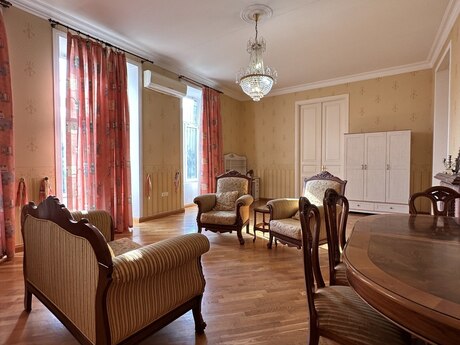 4 otaqlı köhnə tikili - 28 May m. - 142 m²
