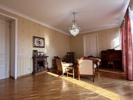 4 otaqlı köhnə tikili - 28 May m. - 142 m²