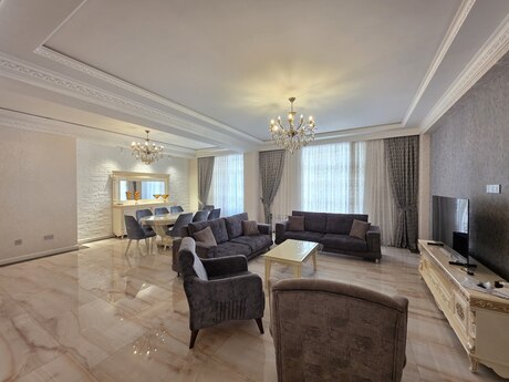 4 otaqlı yeni tikili - Ağ şəhər q. - 200 m²