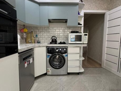 3 otaqlı köhnə tikili - Yeni Günəşli q. - 80 m²