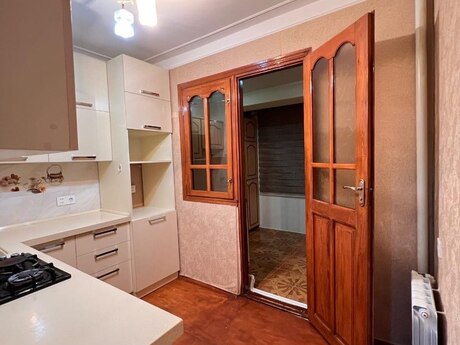 2 otaqlı köhnə tikili - Azadlıq Prospekti m. - 65 m²