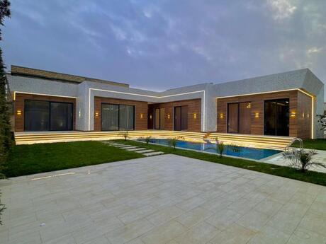 5 otaqlı həyət evi/bağ evi - Şüvəlan q. - 270 m²