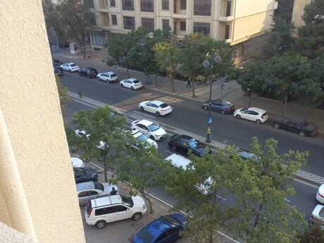 2 otaqlı köhnə tikili - Elmlər Akademiyası m. - 60 m²