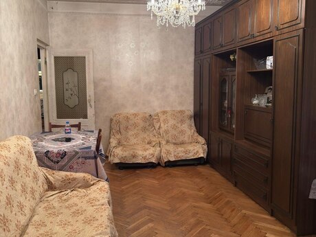 3 otaqlı köhnə tikili - 8-ci mikrorayon q. - 80 m²