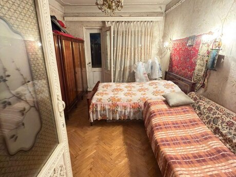 3 otaqlı köhnə tikili - 8-ci mikrorayon q. - 80 m²