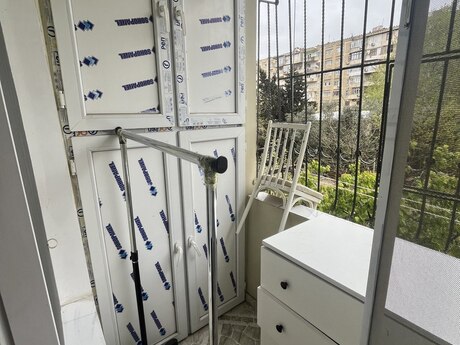 4 otaqlı köhnə tikili - İnşaatçılar m. - 88 m²