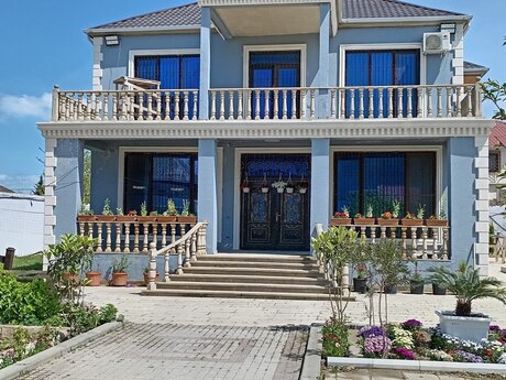5 otaqlı həyət evi/bağ evi - Binəqədi q. - 285 m²