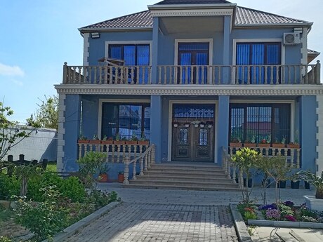 5 otaqlı həyət evi/bağ evi - Binəqədi q. - 285 m²