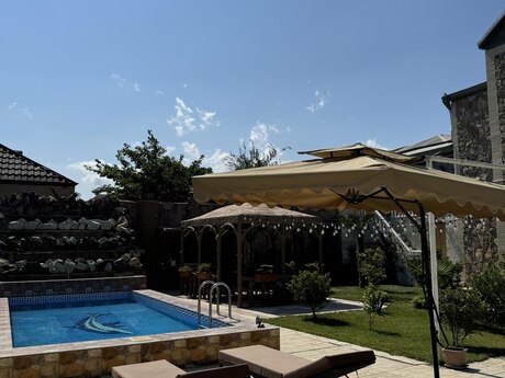 5 otaqlı həyət evi/bağ evi - Hövsan q. - 300 m²