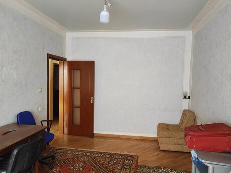 3 otaqlı köhnə tikili - Xətai r. - 80 m²