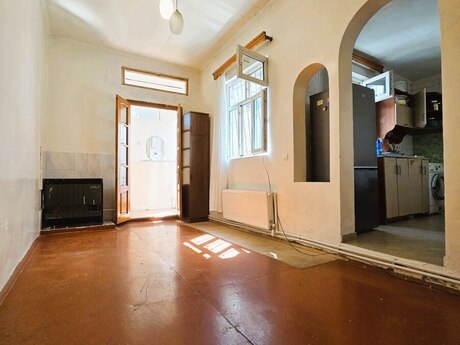 4 otaqlı həyət evi/bağ evi - Keşlə q. - 100 m²