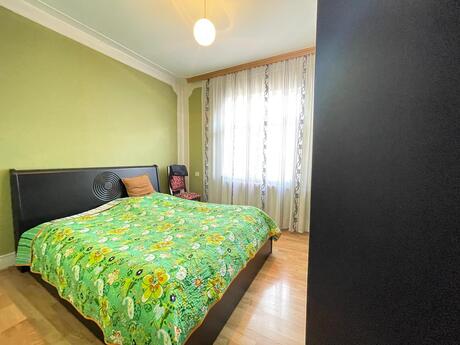 3 otaqlı köhnə tikili - 9-cu mikrorayon q. - 80 m²