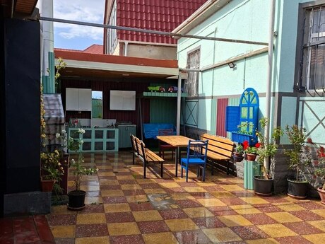 4 otaqlı həyət evi/bağ evi - Pirşağı q. - 182 m²