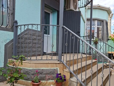 4 otaqlı həyət evi/bağ evi - Pirşağı q. - 182 m²