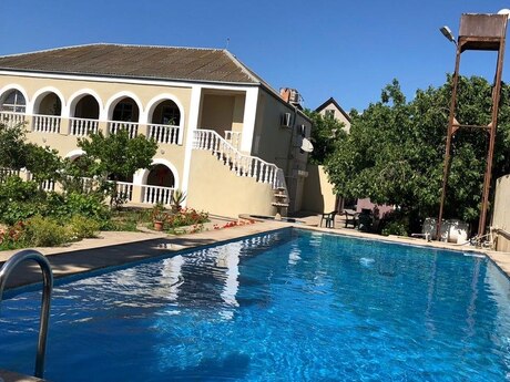 6 otaqlı həyət evi/bağ evi - Mərdəkan q. - 340 m²