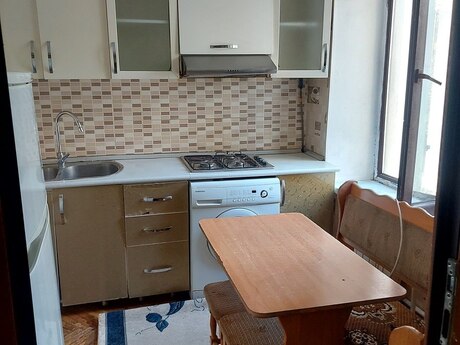 2 otaqlı köhnə tikili - Elmlər Akademiyası m. - 54 m²