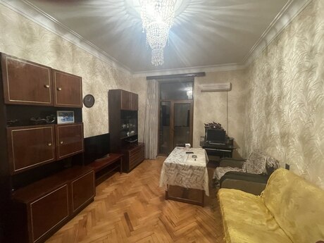 3 otaqlı köhnə tikili - Elmlər Akademiyası m. - 80 m²