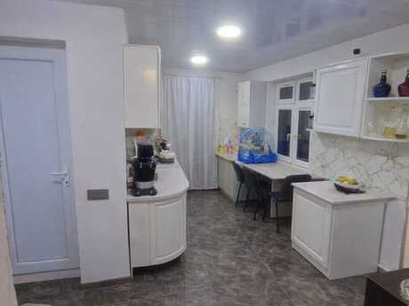 3 otaqlı həyət evi/bağ evi - İnşaatçılar m. - 120 m²