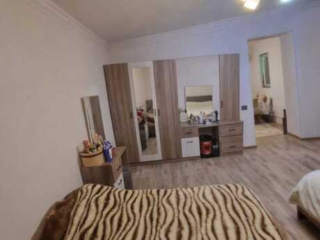 3 otaqlı həyət evi/bağ evi - İnşaatçılar m. - 120 m²