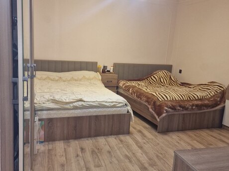 3 otaqlı həyət evi/bağ evi - İnşaatçılar m. - 120 m²
