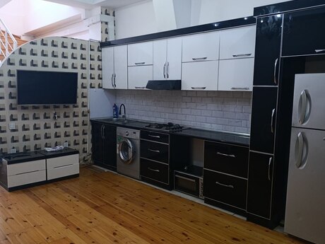 4 otaqlı həyət evi/bağ evi - Böyükşor q. - 180 m²