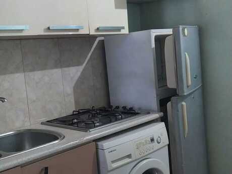 2 otaqlı həyət evi/bağ evi - İnşaatçılar m. - 80 m²