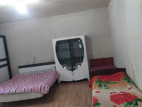 2 otaqlı həyət evi/bağ evi - İnşaatçılar m. - 80 m²